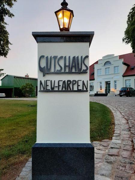 Neuburg  Gutshaus Neu Farpen酒店 外观 照片